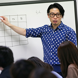 建築家 谷尻誠氏の顔写真