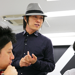 デザイナー/アーティスト 川上シュン氏の顔写真