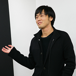 Nosigner代表 太刀川英輔氏の顔写真