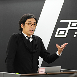 ロボットデザイナー 松井龍哉氏の顔写真